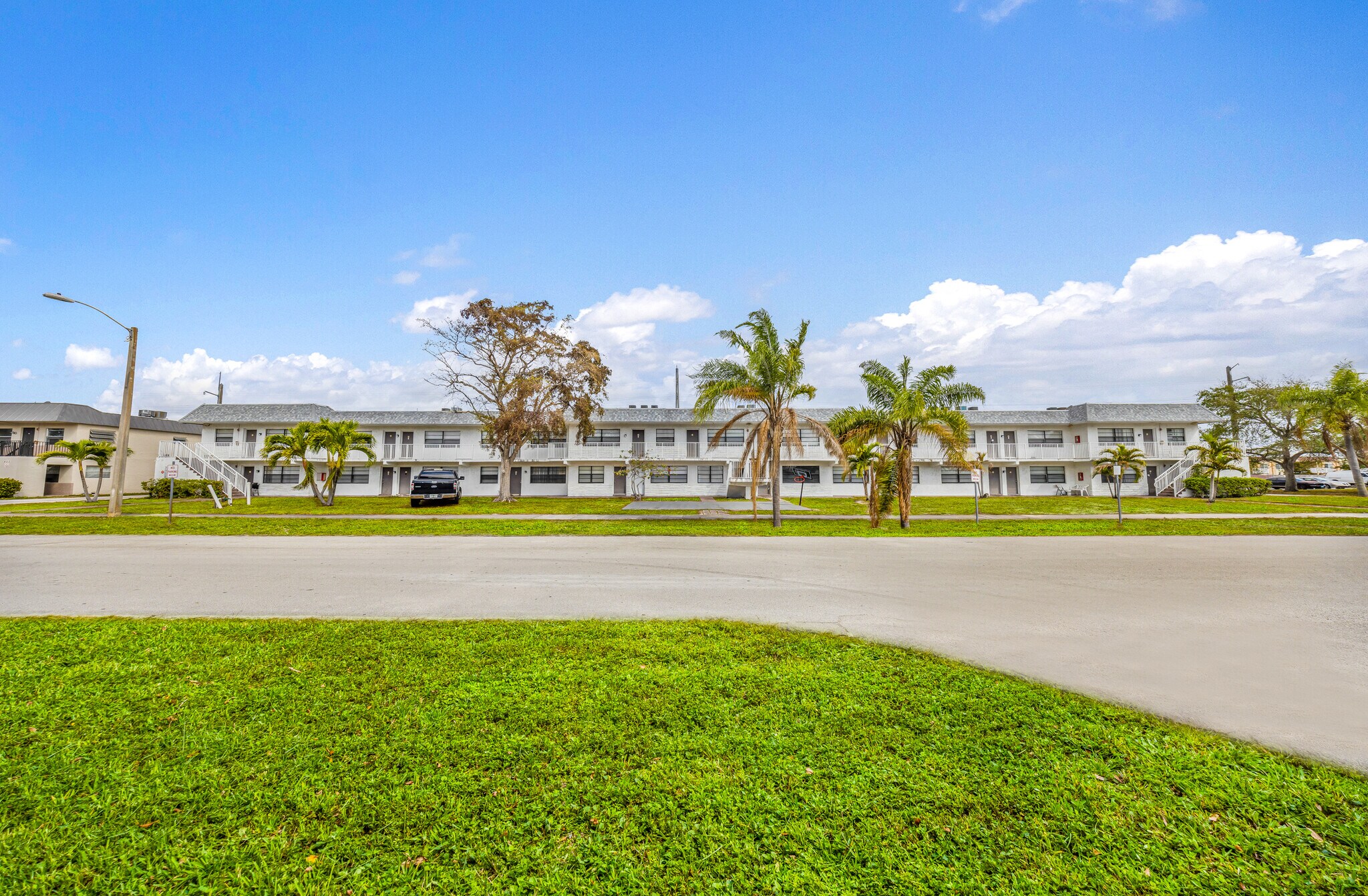 3111 NW 3rd Ave, Pompano Beach, FL à vendre Photo de l’immeuble– Image 1 sur 44