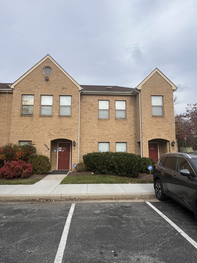 19500-19536 Doctors Dr, Germantown, MD 20874 - Lot 19514 - - Photo intérieure - Image 2 of 4