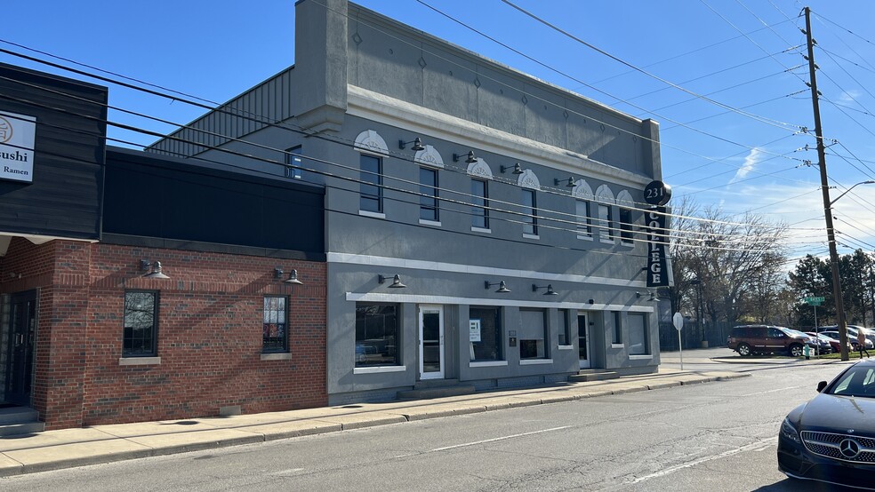 231 S College Ave, Indianapolis, IN à louer - Photo de l’immeuble – Image 2 sur 9