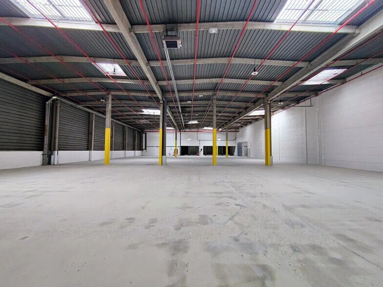 Industriel/Logistique dans Rosny-sous-Bois à louer - Photo de l’immeuble – Image 1 sur 12