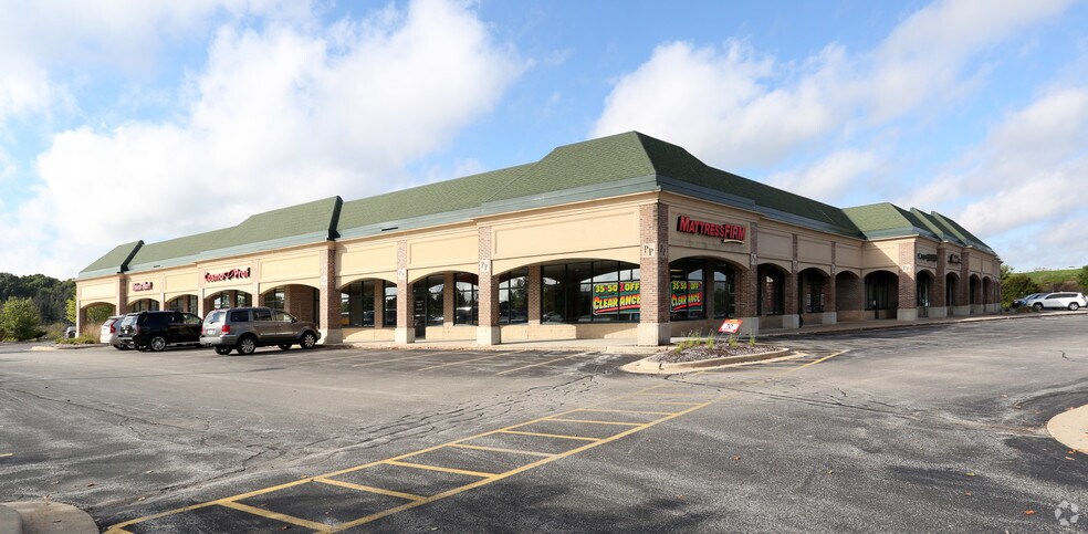 900-1140 Gateway Ct, West Bend, WI à louer - Photo de l’immeuble – Image 2 sur 6
