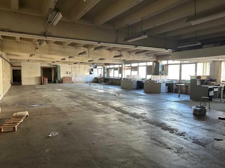 Local d'activités dans Bihorel à vendre - Photo de l’immeuble – Image 2 sur 5