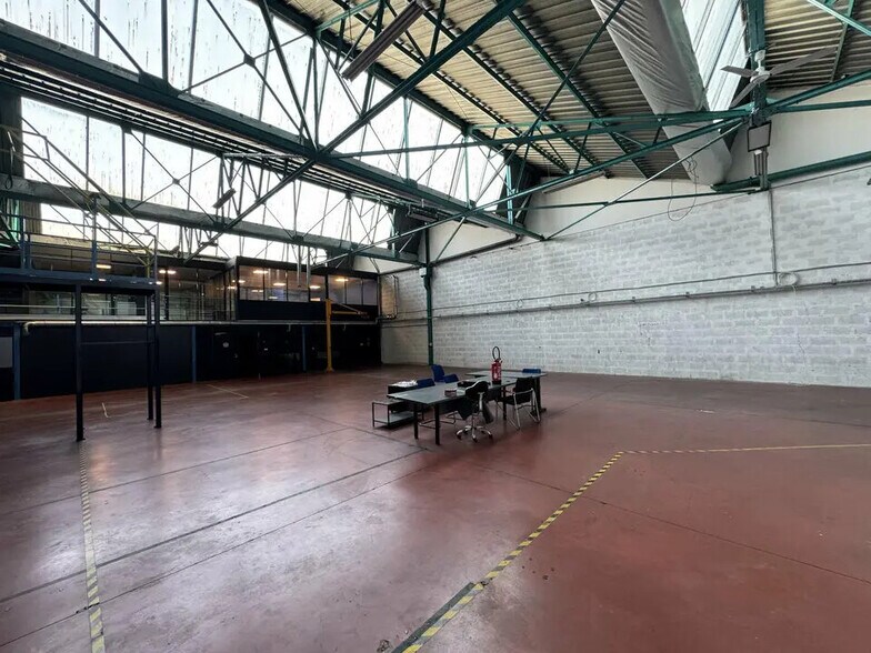 Local d’activités dans Villeurbanne à louer - Photo de l’immeuble – Image 2 sur 13