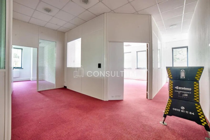 Bureau dans Courbevoie à vendre - Photo de l’immeuble – Image 2 sur 7