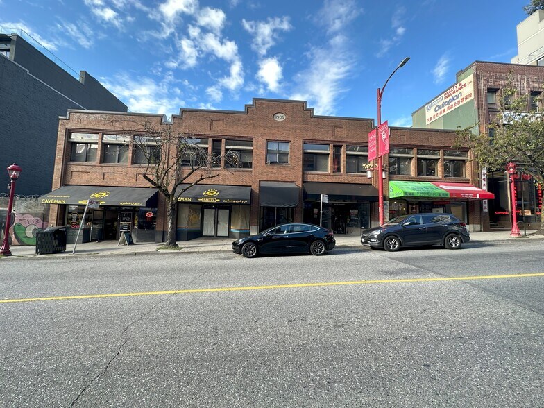 139 Keefer St, Vancouver, BC à louer - Photo de l’immeuble – Image 1 sur 6
