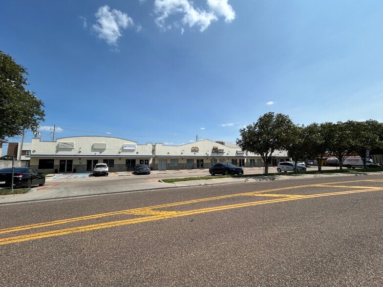 9803 Sterling Loop, Laredo, TX à vendre - Photo de l’immeuble – Image 1 sur 27