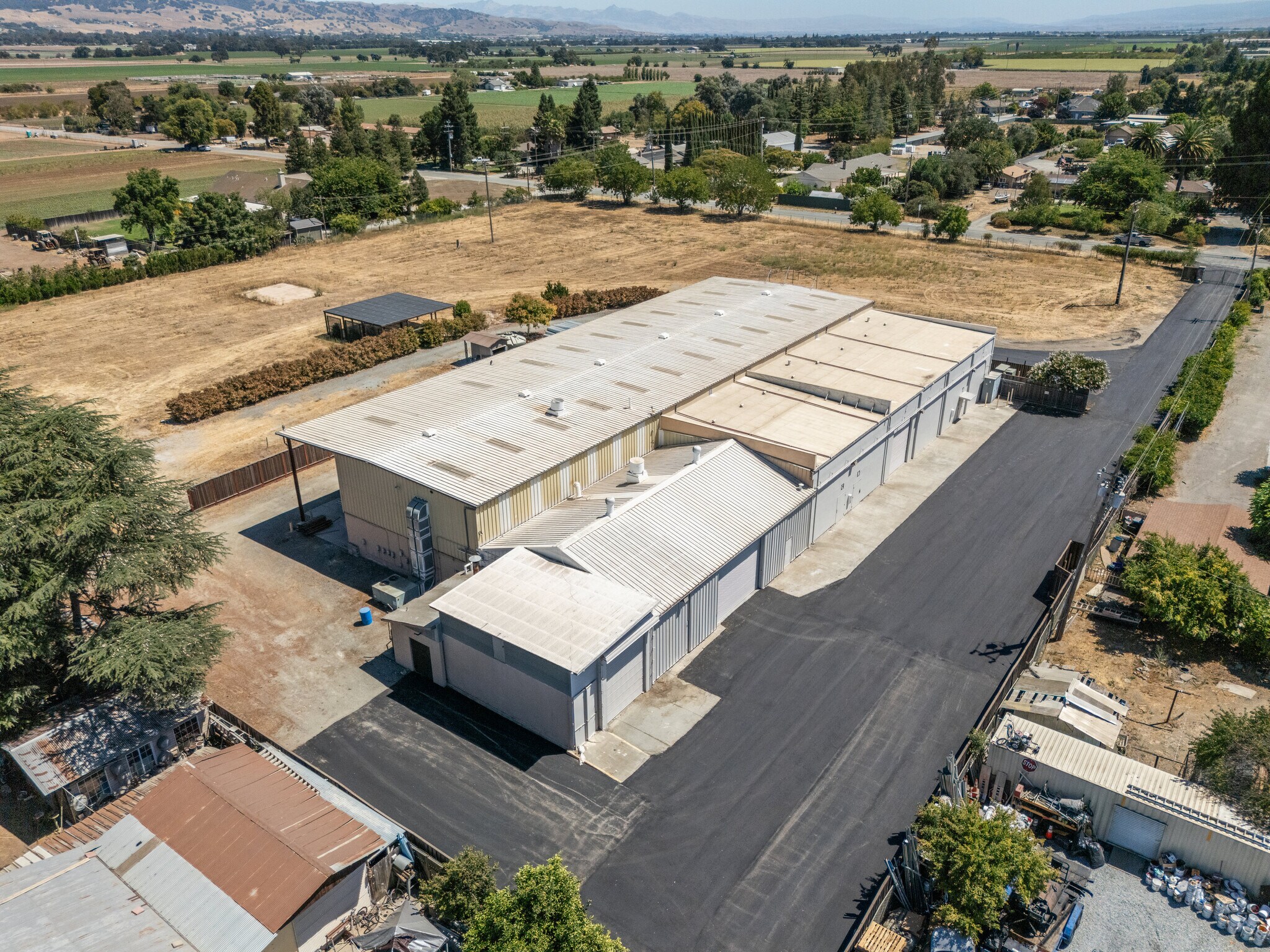 675 Buena Vista Ave, Gilroy, CA à vendre Photo de l’immeuble– Image 1 sur 39