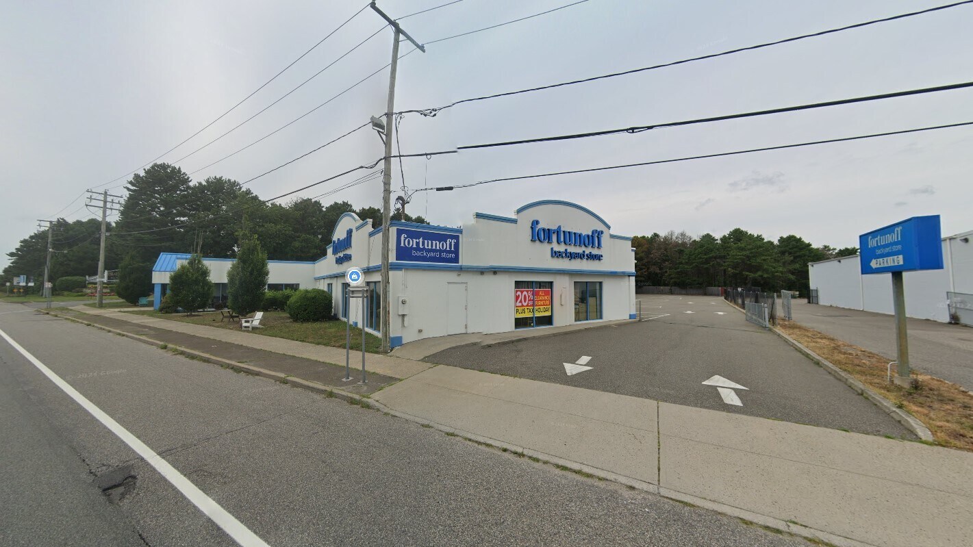 615 W Sunrise Hwy, Patchogue, NY à vendre Photo principale– Image 1 sur 6
