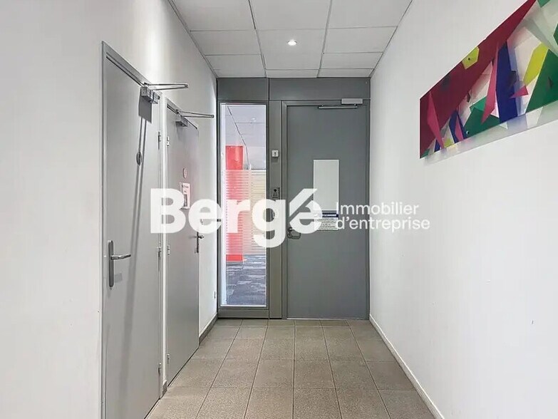 Bureau dans Valbonne à louer - Photo de l’immeuble – Image 3 sur 7