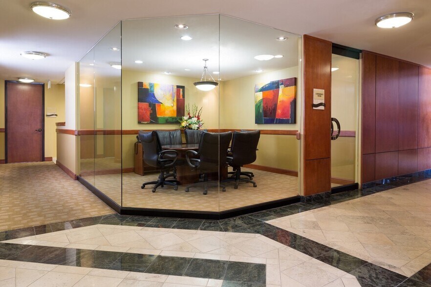 777 E Tahquitz Canyon Way, Palm Springs, CA à louer - Photo de l’immeuble – Image 2 sur 8