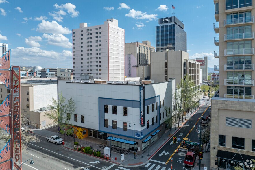100 N Sierra St, Reno, NV à louer - Photo de l’immeuble – Image 2 sur 14