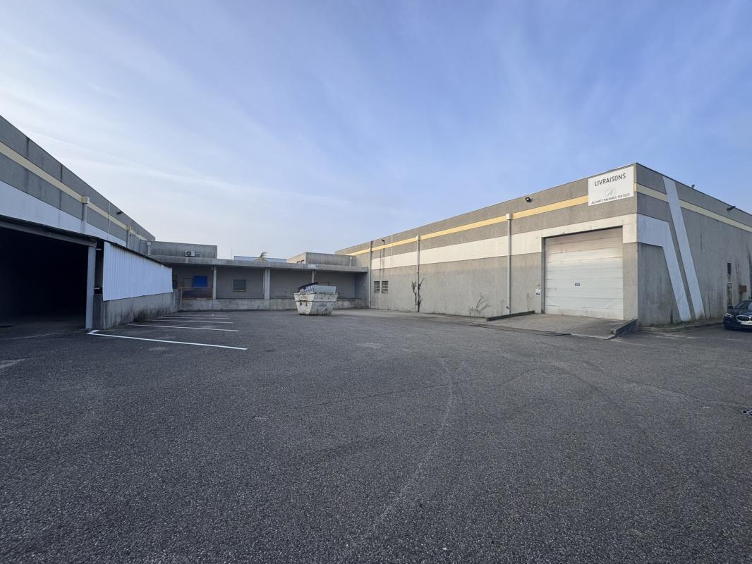 379 Rue De La Dombes, Miribel à louer Photo de l’immeuble– Image 1 sur 15