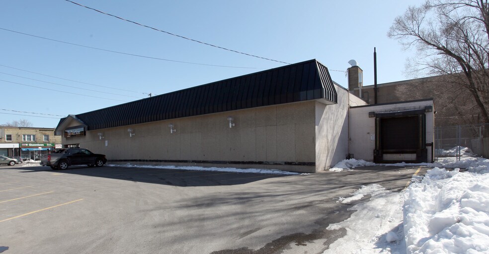 380 Donlands Ave, Toronto, ON à louer - Photo de l’immeuble – Image 2 sur 3