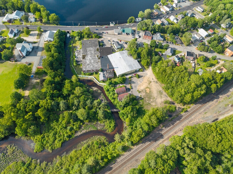 277 E Main St, East Brookfield, MA à vendre - Aérien – Image 1 sur 54