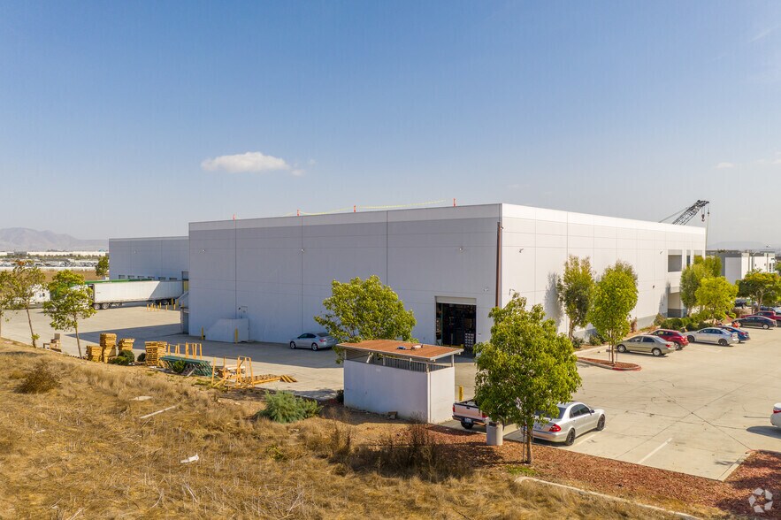 2321 Siempre Viva Ct, San Diego, CA à louer - Photo de l’immeuble – Image 3 sur 4