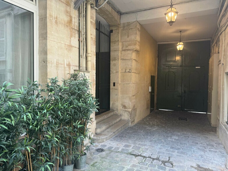 Local commercial dans Paris à vendre - Hall d’entrée – Image 2 sur 5