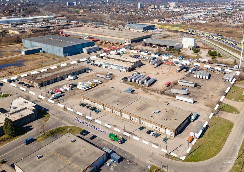 Kenora Avenue Industrial portefeuille de 3 biens à vendre sur LoopNet.fr - Aérien – Image 2 sur 5