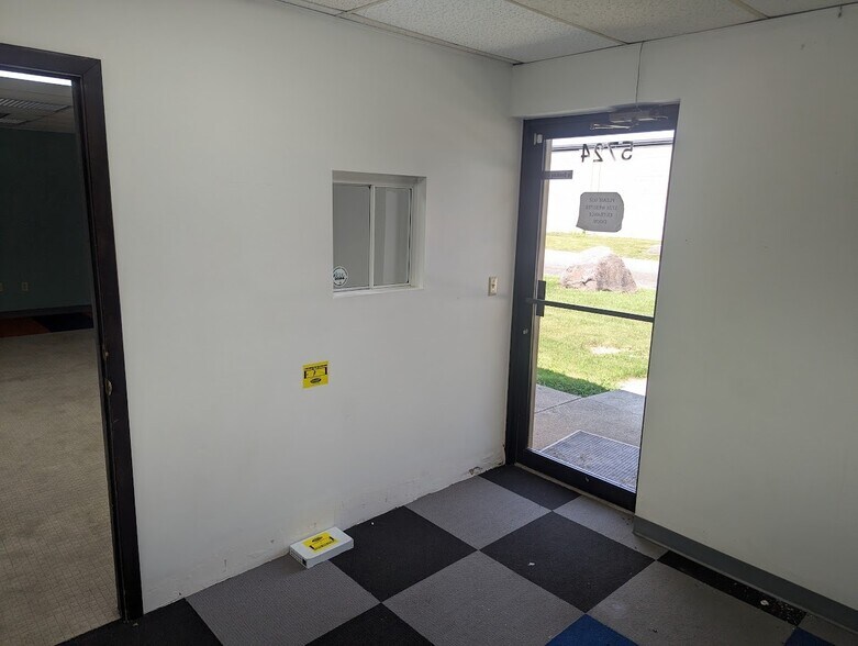 5724 Webster St, Dayton, OH à louer - Photo de l’immeuble – Image 3 sur 11