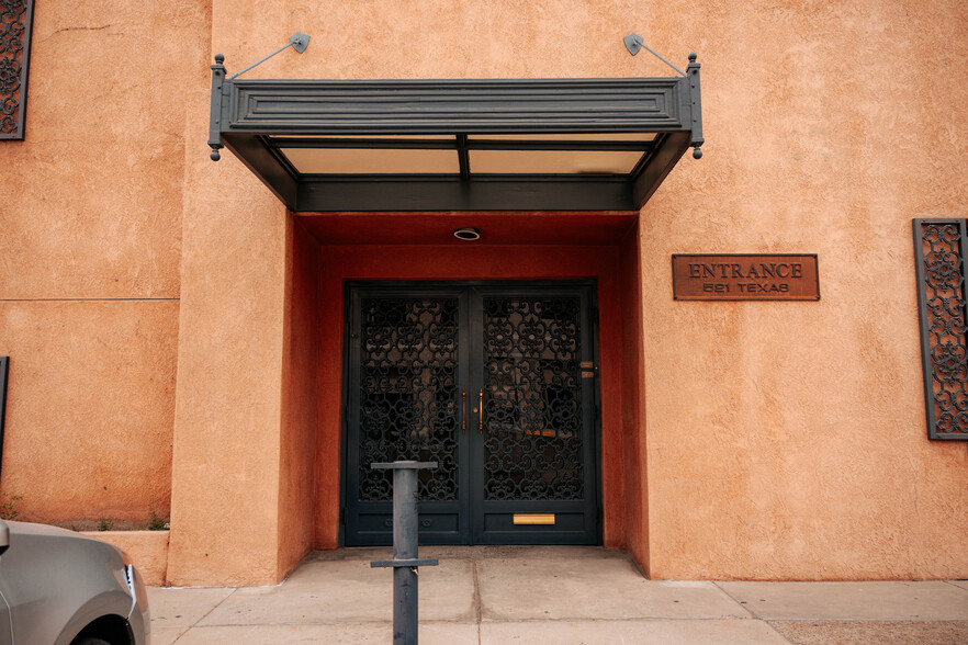 521 Texas Ave, El Paso, TX à louer - Photo de l’immeuble – Image 3 sur 5