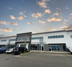 18635 52nd Ave, Surrey, BC à louer Photo intérieure– Image 1 sur 22