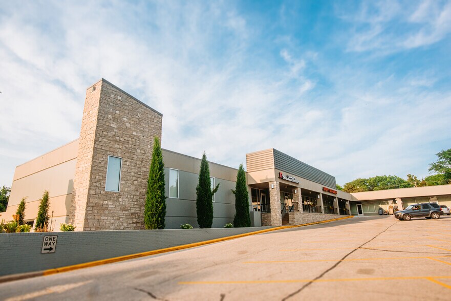 820-836 N 70th St, Lincoln, NE à louer - Photo de l’immeuble – Image 2 sur 3