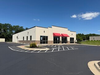 Plus de détails pour 8576 N Green Hills Rd, Kansas City, MO - Bureau/Local commercial à louer