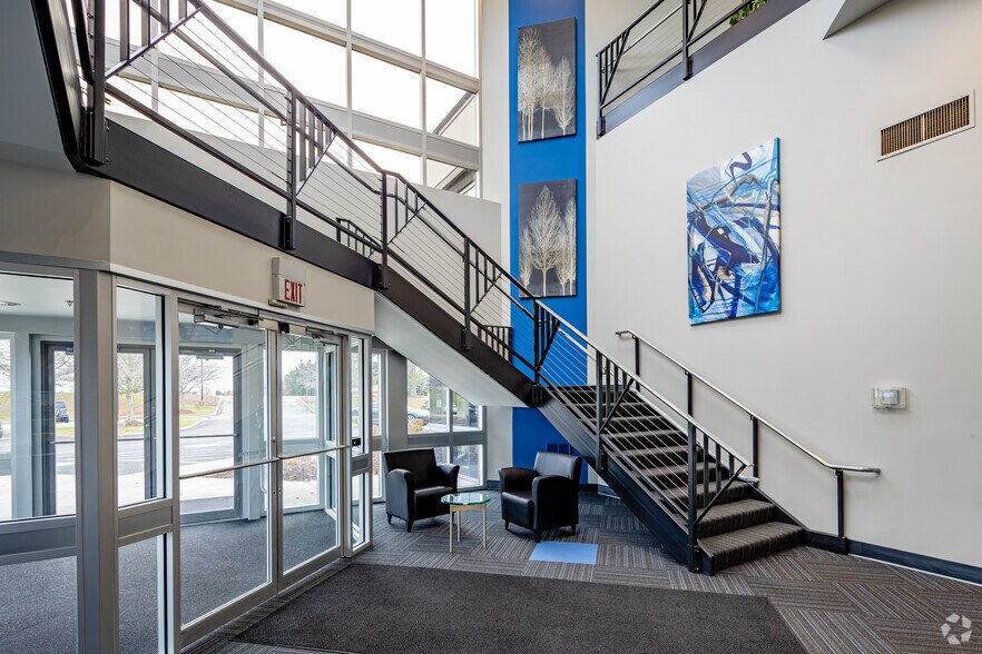 333 Technology Dr, Canonsburg, PA à louer - Hall d’entrée – Image 3 sur 25