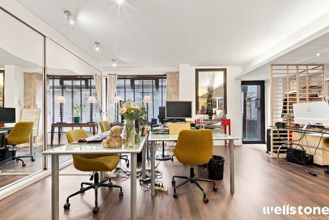 Plus de détails pour 1 Rue Laferrière, Paris - Local commercial à vendre