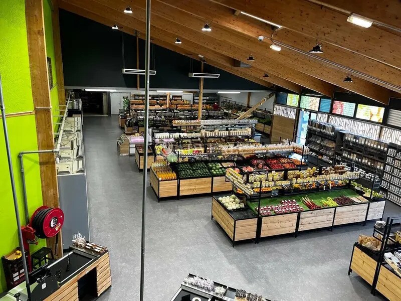 Local commercial dans Saint-Cyr-sur-Loire à louer Photo de l’immeuble– Image 1 sur 6