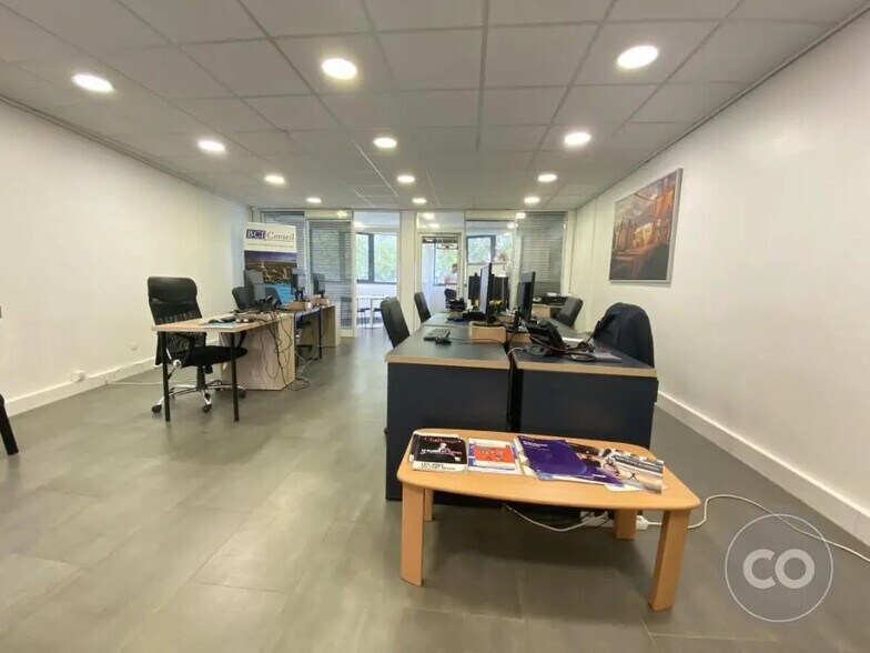 Bureau dans Boulogne-Billancourt à louer - Photo de l’immeuble – Image 2 sur 4