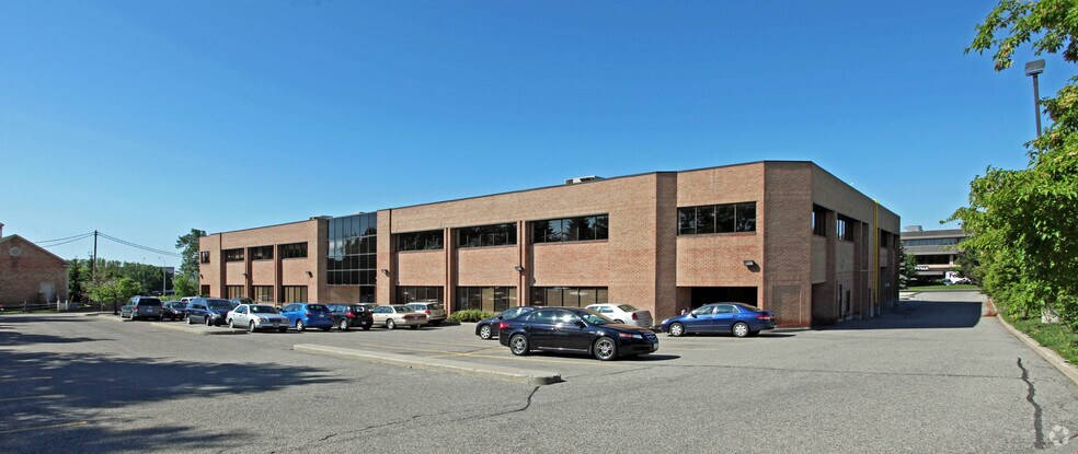 55 Renfrew Dr, Markham, ON à vendre - Photo de l’immeuble – Image 2 sur 16