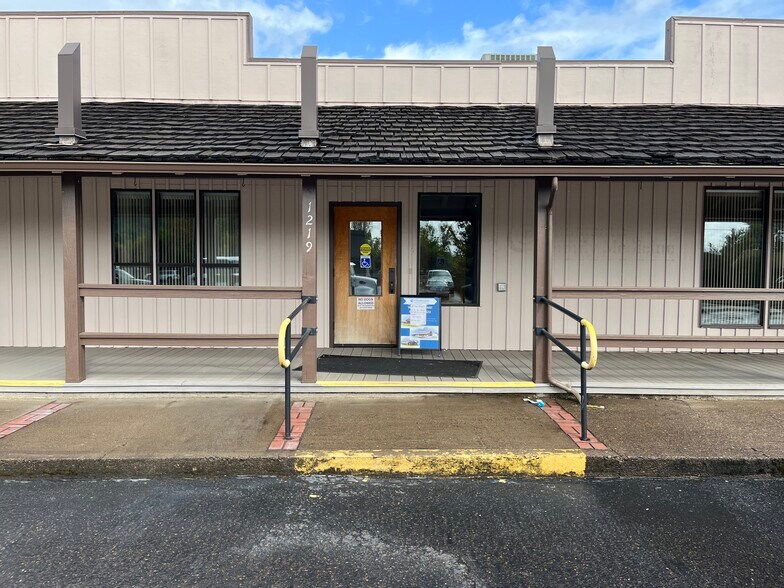 1219 Applegate St, Philomath, OR à louer - Photo de l’immeuble – Image 2 sur 13