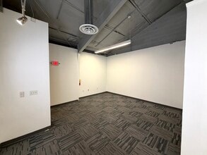 211 N Florence St, El Paso, TX à louer Photo intérieure– Image 1 sur 13