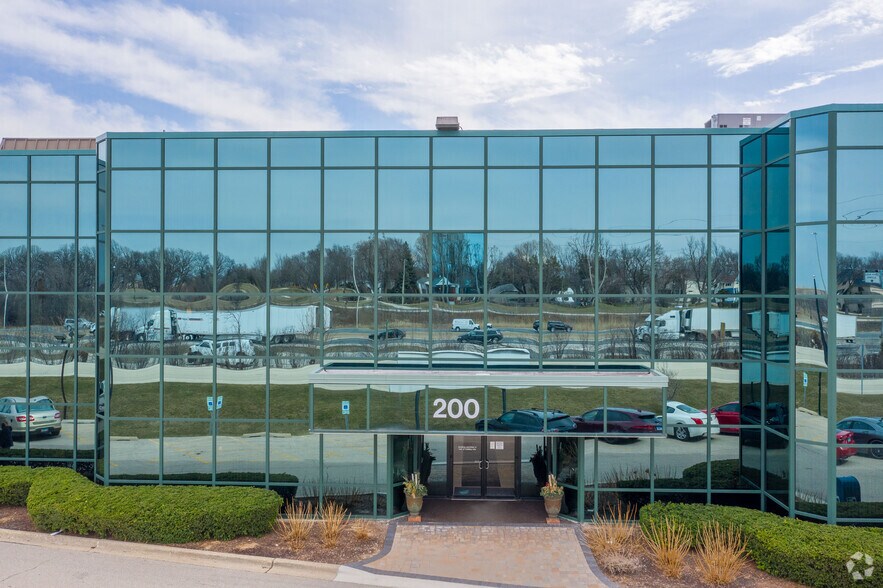 200 S Frontage Rd, Burr Ridge, IL à louer - Photo de l’immeuble – Image 1 sur 7