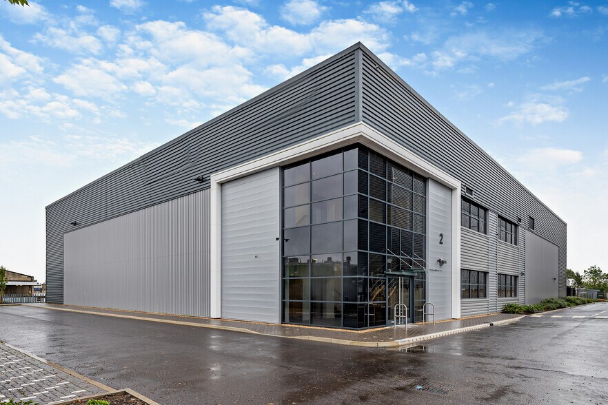 12 Third Av, Milton Keynes à louer - Photo de l’immeuble – Image 3 sur 14