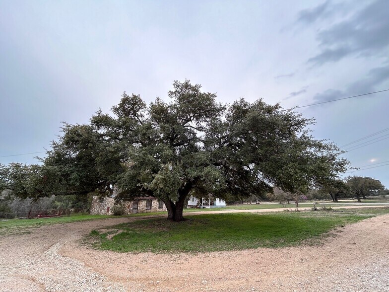 123 Rocky Rd, Hye, TX à vendre - Photo de l’immeuble – Image 2 sur 54