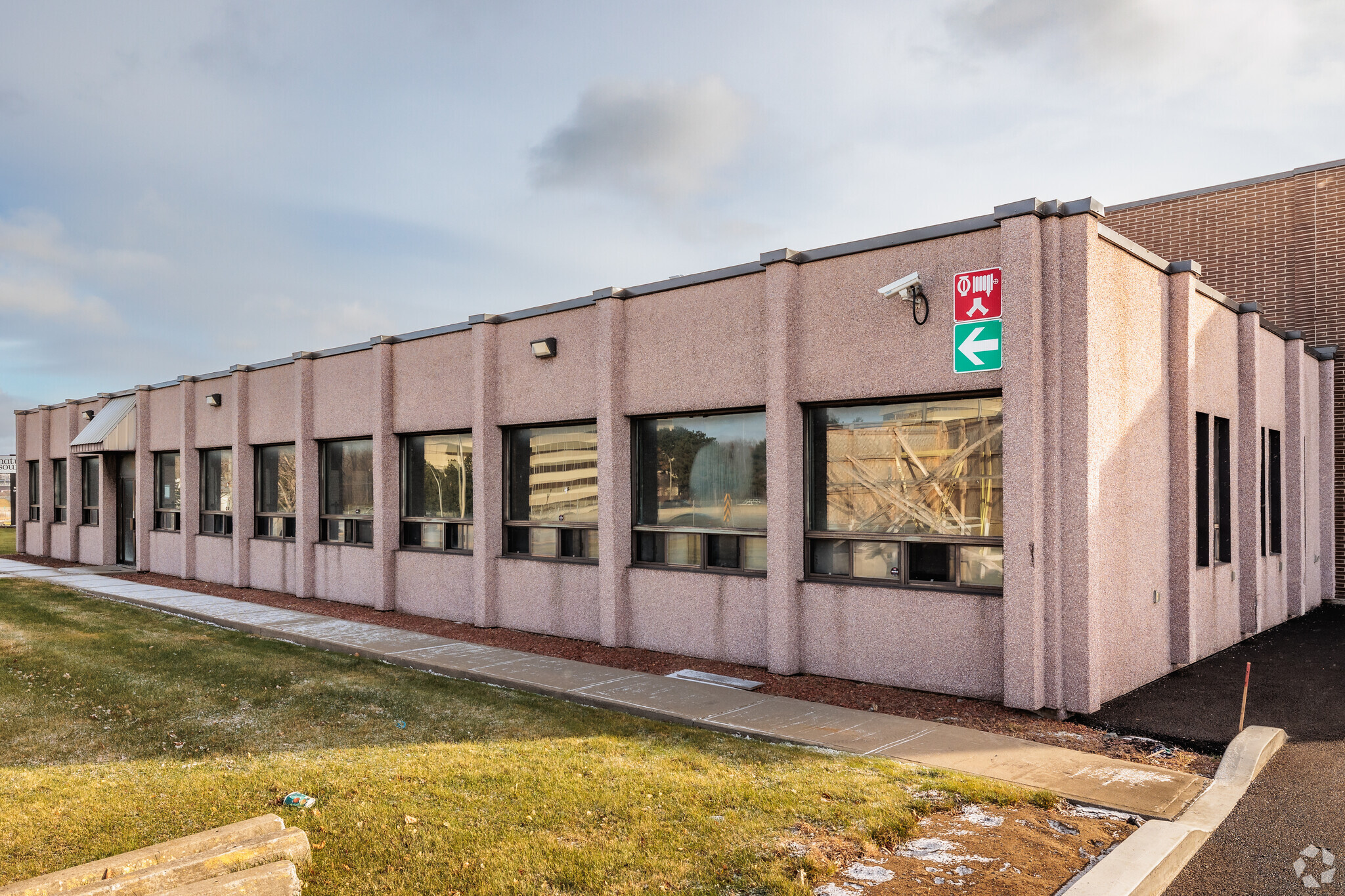 1400 Rte Transcanadienne, Dorval, QC à louer Photo de l’immeuble– Image 1 sur 9