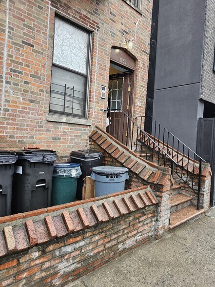 16-59 Summerfield St, Ridgewood, NY à vendre - Photo de l’immeuble – Image 3 sur 11