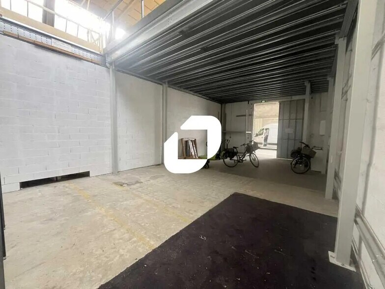 Local d'activités dans Brières-les-Scellés à vendre - Photo de l’immeuble – Image 1 sur 6