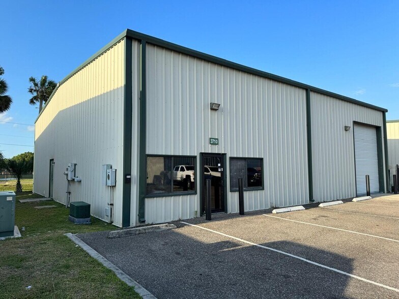 3650 Naseem Ln, Sanford, FL à louer - Photo de l’immeuble – Image 3 sur 9