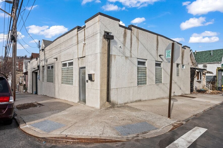 85 Tompkins St, Staten Island, NY à vendre - Photo de l’immeuble – Image 2 sur 16