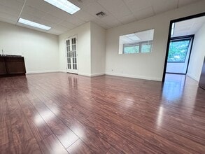 2483 Old Middlefield Way, Mountain View, CA à louer Photo intérieure– Image 2 sur 2