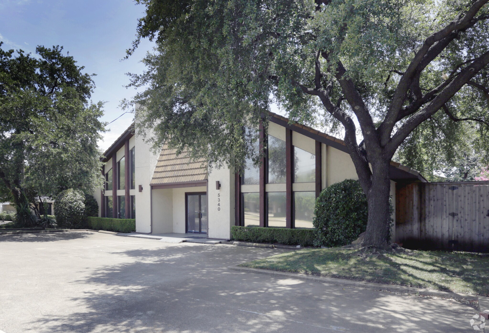 5340 Alpha Rd, Dallas, TX à louer Photo principale– Image 1 sur 7