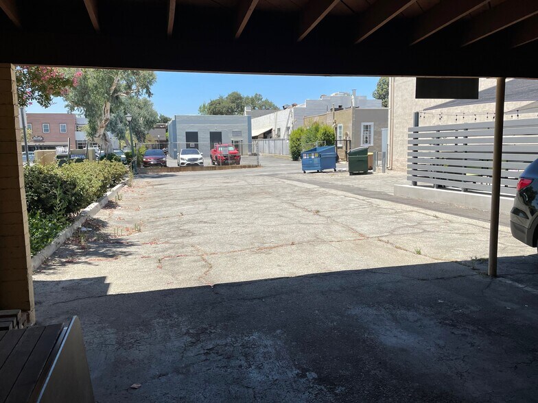 215-221 Yale Ave, Claremont, CA à louer - Photo de l’immeuble – Image 2 sur 9